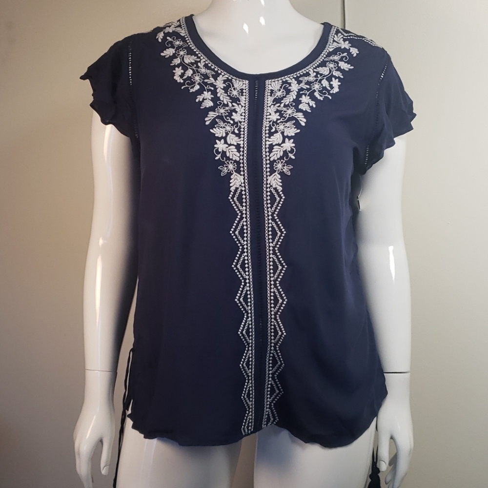 Time and tru navy blue top
